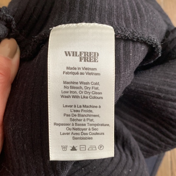 Aritzia Wilfred free black mini stretchy pencil skirt with side zipper - Picture 4 of 5